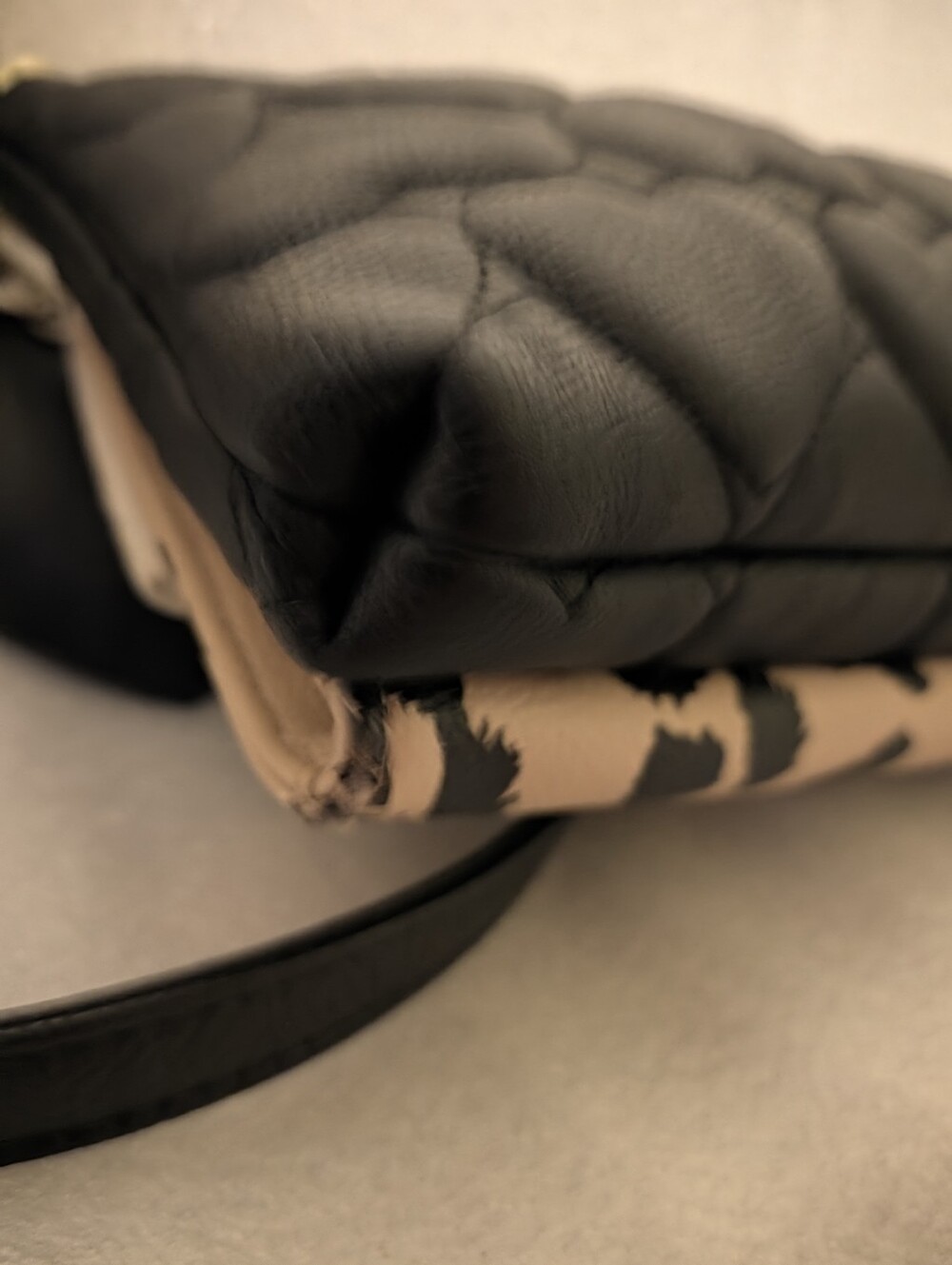 Betsy Johnson Cream & Black Heart Quilted Crossbody Mini - Picture 9 of 10